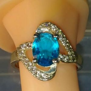 💙Beautiful Aqua Oval Ring💙